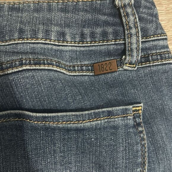 1822 Cropped Straight Leg Jean - Picture 8 of 8